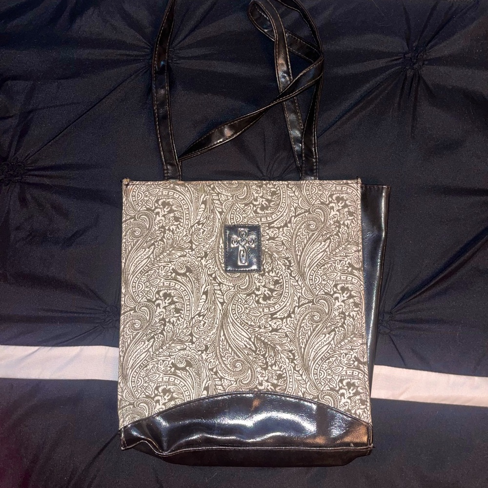 Women’s paisley print bag with cross